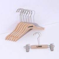 Fabrikant Groothandel Hangers Hoge Kwaliteit Custom Logo Kledingwinkel Rek Opknoping Jassen Houten Doek Hanger Hout Natuurlijk