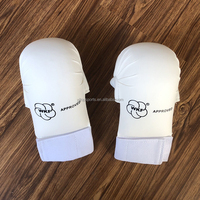 Mitaines de karaté de haute qualité, gants blancs de protection des mains pour le karaté, mitaines WKF