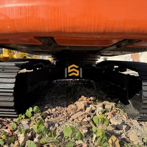 Excavatrice sur chenilles d'occasion Hitachi ZX200 de 20 tonnes, puissante et économe en carburant, idéale pour les petites travaux de construction. - Product Image 4