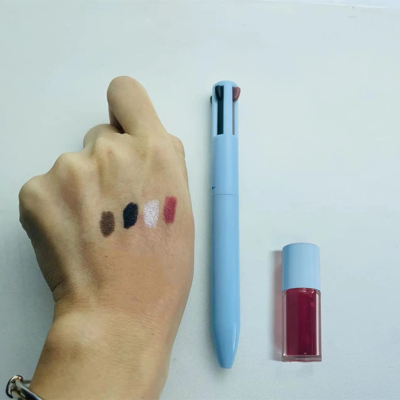 Private Label Matte Lip Gloss Kit Lip Liner Eyebrow Pencil Highlight Eyeliner 4 In 1 Makeup Pen