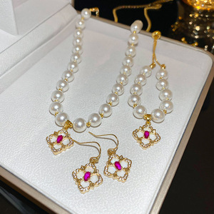 Venta al por mayor de lujo de las mujeres de estilo francés collar pulsera pendiente circón flor perla conjunto de joyas para la cena de noche - Product Image 3