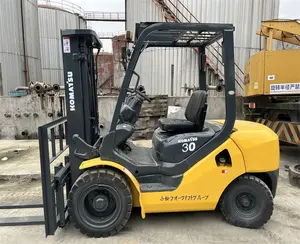 일본 원래 KOMATSU 3 톤 FD30T-17 신뢰할 수있는 엔진과 좋은 상태에서 중고 디젤 지게차를 사용