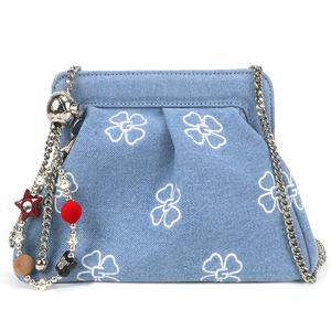 Bolso bandolera plisado de mezclilla suave y moderno para mujer con logotipo bordado personalizado y diseño de correa de cadena - Product Image 1