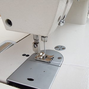 Máquina de Coser Industrial de Cama Plana OREN RN-1530D con Puntada Zigzag para Cuero y Materiales Gruesos - Product Image 3