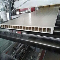 Machine de fabrication de fenêtres et de portes en PVC/WPC, ligne de production d'extrusion de portes pliantes en PVC