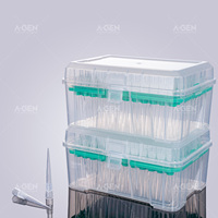 Pointes de pipette universelles jetables de laboratoire 200ul sans filtre dans une boîte de presse transparente
