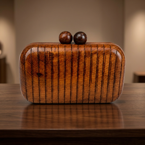 Bolso de Mano Moderno de Madera Pulida Hecho a Mano con Diseño de Ratán Tallado y Cierre de Nudillo para Fiestas y Eventos Nocturnos - Product Image 1