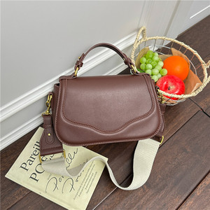 Sacs à dos pour femmes en gros – Sacs à main en cuir PU de haute qualité pour femmes, petits sacs à bandoulière, sacs fourre-tout <span class=keywords><strong>avec</strong></span> <span class=keywords><strong>large</strong></span> <span class=keywords><strong>sangle</strong></span> - Product Image 4