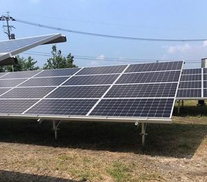 Système de montage au sol pour panneaux solaires photovoltaïques en acier à installation rapide, pour projets solaires résidentiels hors réseau, sur réseau et commerciaux - Product Image 1