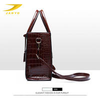 Maßgefertigte Damen-Handtasche aus Weinrotem Leder mit Krokodil-Textur, Obergriff und Abnehmbarem Schulterriemen