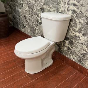 Conjunto de Vaso Sanitário Cerâmico Moderno de Duas Peças com Instalação Montada no Chão a Preço de Atacado - Product Image 2