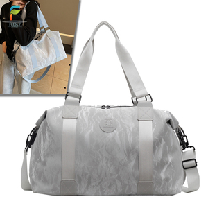 Bolsa Deportiva Nueva, de Gran Capacidad, Ligera, a la Moda, Impermeable, con Cierre, para Viajes, para Mujer - Product Image 1