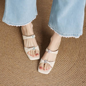 Sandales plates en cuir pour femmes, style nouveau, bout carré, plateforme simple, tendance et polyvalentes, faciles à enfiler. - Product Image 3