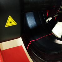 Equilibrador de rueda de freno automático para servicio de neumáticos con medición de sonar y función de indicador de línea láser