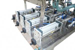 Máquina de Llenado de Líquidos Neumática Horizontal de 4 Boquillas, Máquina de Llenado de Pasta con Calentamiento y Agitación, Máquina de Llenado por Pistón - Product Image 5