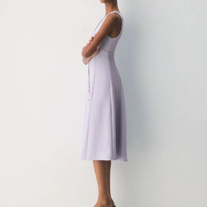 Robe maxi décontractée pour femme en modal à imprimé animal violet, avec dentelle et embellissements boutonnés, respectueuse de l'environnement - Product Image 4