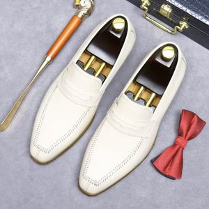 Chaussures habillées blanches de luxe pour hommes - Design imperméable haut de gamme - Idéales pour les mariages, les fêtes et le travail - Product Image 5
