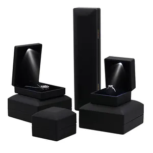 Portagioie Led con Logo di lacca nera serigrafia di lusso a Led pacchetto di gioielli Custom scatole di anelli portagioie con luci