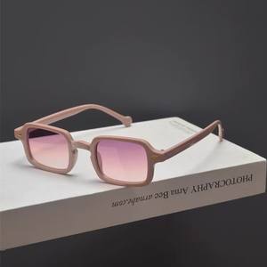 Lunettes de soleil carrées pour femmes, monture PC, verres AC, UV400, légères, protection solaire classe 2, origine Jinhua, référence 25027 - Product Image 5