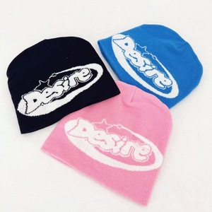 Bonnet tricoté d'hiver personnalisé en 100% acrylique, doublé satin, sans revers, ajustable, unisexe, style Y2K, avec logo jacquard, toutes tailles - Product Image 4
