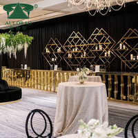 Comptoir de bar et de réception moderne en acier inoxydable doré, design élégant pour hôtel, salle à manger, salon