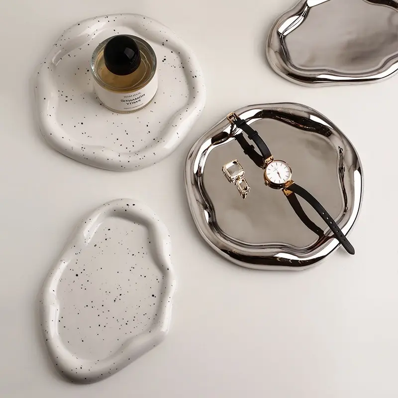 Unregelmäßige Aroma therapie Keramik schale leichte Luxus galvani sierte Silber Schmucks chale für Obst Dessert Tablett zu halten