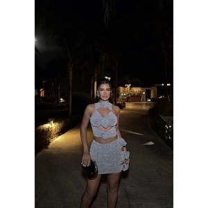 ชุดกางเกงขาสั้นสองชิ้นสีเทาสำหรับผู้หญิง เสื้อมีฮู้ดและกางเกงขาสั้นเหนือเข่าสำหรับฤดูใบไม้ร่วง ทรงหลวม - Product Image 2