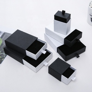 Coffret de Collection de Bijoux Exquis Personnalisé en Carton Rigide – Organisateur Haut de Gamme pour Colliers et Bagues - Product Image 2