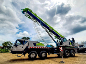 Grúa sobre Camión Zoomlion Nueva de 80 Toneladas ZTC800R542 con Repuestos - Product Image 2