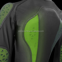 Chemise de compression en polyester noir durable avec rembourrage au dos, à la poitrine, aux épaules et aux coudes pour la conduite à moto, tailles S-XL