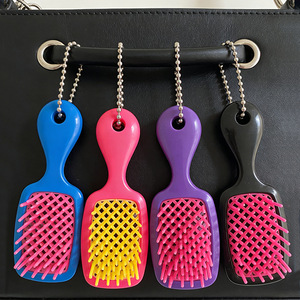 Mini brosse à cheveux 3D de haute qualité avec coussin, démêlante et massante, porte-clés et pendentif de sac - Product Image 3