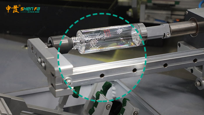 Imagem da elevada precisão que posiciona a máquina de impressão automática completa da tela de seda de 3 cores para garrafas