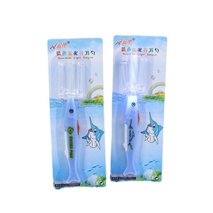 Limpiador de Oídos Fluorescente de Plástico con Luz, Cuchara para Limpiar Oídos para Bebés y Adultos - Product Image 4