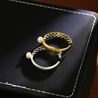Bague ouverte minimaliste pour femme, motif cercle ondulé, design de niche européen et américain, avec perle baroque d'eau douce