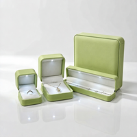 Boîte à bijoux en cuir de luxe Fandi, finition brossée, logo personnalisé, vente en gros, présentoir cadeau, boîtes à bijoux LED