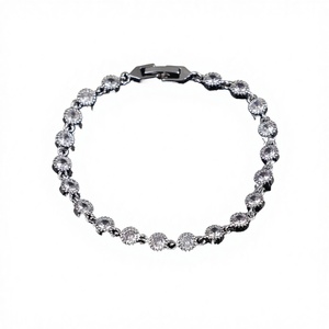 Pulsera de tenis clásica chapada en rodio con circonitas redondas engastadas en bisel, joyería de moda unisex para ocasiones de boda - Product Image 3