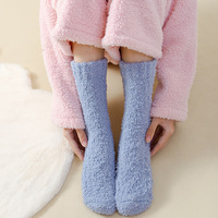 Chaussettes en peluche en vrac Chaussettes d'hiver thermiques ultra douces pour femmes hommes, chaussettes de maison confortables antidérapantes en gros dans des couleurs unies