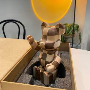 Schachbrettmuster-Spleißholz Bärenstatue 400er Größ<span class=keywords><strong>e</strong></span> Handgefertigte Holzbärenfigur Wohnungsdekoration Sammler-Kunstobjekt - Product Image 6
