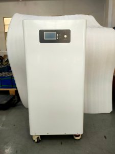 แบตเตอรี่พลังงานแสงอาทิตย์สำหรับเก็บพลังงานภายในบ้านแบบออลอินวัน 25.6V 200Ah 5kWh แบบต่อพ่วงได้ มาตรฐาน IP65 สำหรับเครื่องใช้ไฟฟ้า แบบตั้งพื้น รับผลิตแบบ OEM ODM - Product Image 2