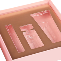Boîte cadeau luxe rose rigide avec couvercle et base, logo personnalisé, emballage cosmétique et soins de la peau fait main avec insert en plastique
