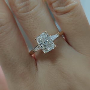 Bague de fiançailles SGARIT personnalisable en or <span class=keywords><strong>blanc</strong></span> 18 carats avec diamant de laboratoire taille radiant IGI de 0,5 à 3 carats et accents baguette - Product Image 5