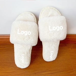 <span class=keywords><strong>Ciabatte</strong></span> da <span class=keywords><strong>casa</strong></span> da donna di tendenza con logo di design, a punta aperta, in pelliccia sintetica morbida e soffice, con cinturino singolo - Product Image 2