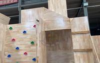 Estructura de Entrenamiento de Parkour para Niños con Bloques de Madera, Barras de Mono, Muro de Escalada y Pista de Obstáculos para Gimnasio y Escuela