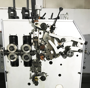 Máquina <span class=keywords><strong>de</strong></span> bobinado <span class=keywords><strong>de</strong></span> resorte CNC <span class=keywords><strong>de</strong></span> 2 ejes para arandela <span class=keywords><strong>de</strong></span> resorte y resorte <span class=keywords><strong>de</strong></span> bolígrafo 450ppm - Product Image 6