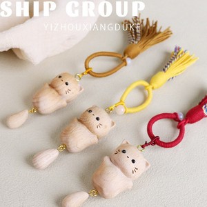 Porte-clés pendentif chat porte-bonheur en bois de hêtre, fait main, mignon, breloque de sac, cadeau portable pour petite amie ou meilleure amie - Product Image 2