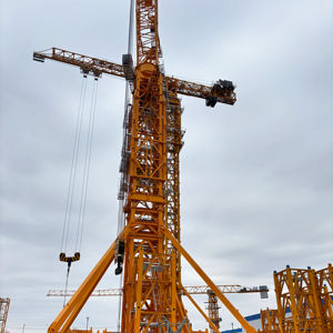 Grúa Torre con Pluma Oscilante DHL3300, Capacidad de 220 Toneladas, Equipo de Elevación Pesada para Ingeniería de Energía Eólica - Product Image 3