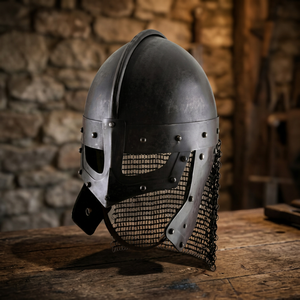Casque de guerrier Viking médiéval en maille, prêt pour le combat, en métal poli, style rond. - Product Image 1