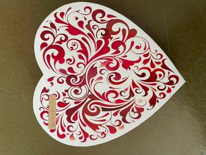 カスタマイズ可能な赤と白の花柄ハート型ギフトボックス、バレンタインデーや記念日のプレゼントに最適 - Product Image 5