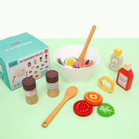 Set Pembuat Salad Kayu UBM dengan Mangkuk, Irisan Sayuran, Botol Saus, Permainan Peran Makanan Sehat Anak 3+