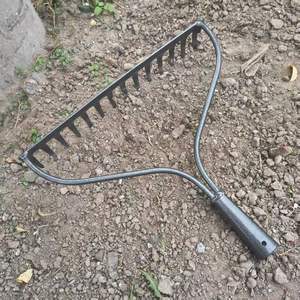 Outil agricole <span class=keywords><strong>de</strong></span> râteau en acier extérieur en acier au carbone robuste avec <span class=keywords><strong>dents</strong></span> dentées pour le désherbage <span class=keywords><strong>de</strong></span> <span class=keywords><strong>la</strong></span> <span class=keywords><strong>mer</strong></span> - Product Image 3